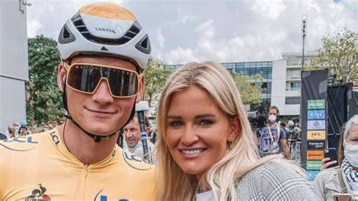 Who is Roxanne Bertels girlfriend of Mathieu van der Poel, her age