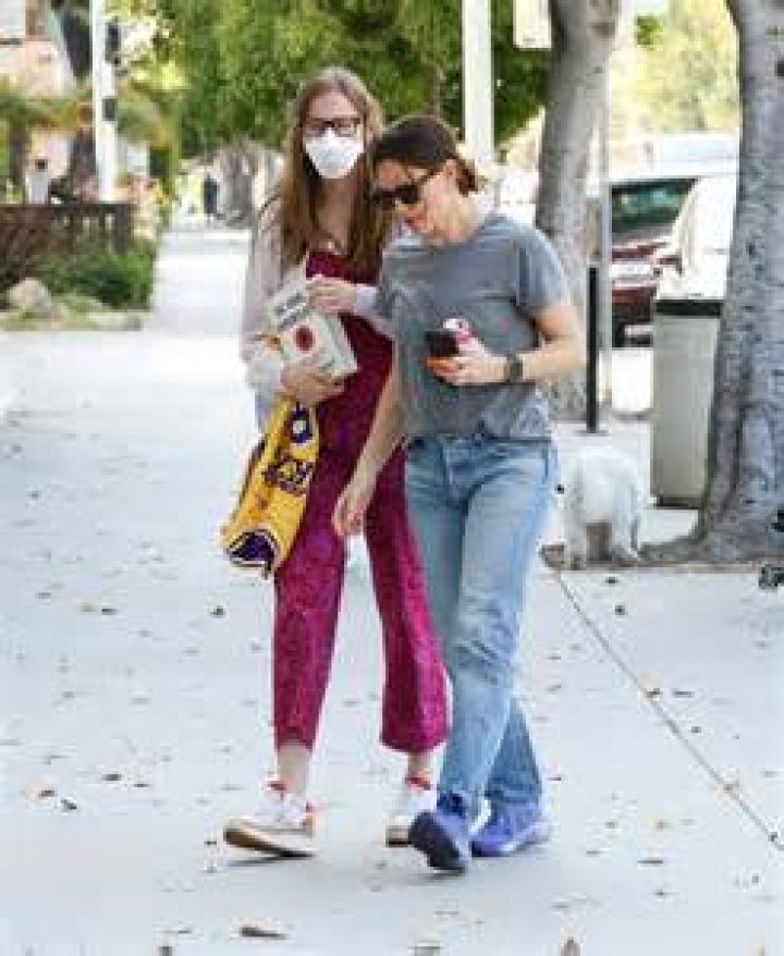 Why Violet Affleck's Mask Remains Essential To Her Identity