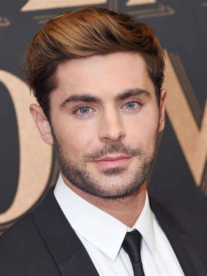 Zac Efron 'Are We Officially Dating?' in New York City Photo 519300